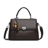 Bolso pequeño de moda y sofisticado para mujer, nuevo y elegante bolso tote retro para el día a día, versátil bolso de hombro y cruzado, moderno