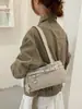 Bolsa de ombro retrô transfronteiriça de moda para mulheres, nova bolsa Boston de nicho de alta qualidade, bolsa de mão e bolsa de ombro elegantes para o dia a dia