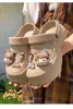 [Suministro Transfronterizo] Zuecos de Suela Gruesa de EVA para Mujer, Lindos Zapatos de Jardín Cerrados Decorativos, Venta al por Mayor de Fábrica