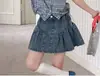 Conjunto Feminino Estilo Coreano 2026 Novo Modelo Infantil Elegante Camisa Xadrez com Gola, Manga de Renda e Botões e Saia Jeans