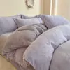 Conjunto de quatro peças de veludo de leite espessado tipo A com veludo esculpido, capa de edredom quente de luxo leve de inverno, conjunto de veludo para dormir nu