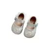 Sapatos de Couro Redondos Bordados Fofos de Desenho Animado para Bebês Meninas, Novos Sapatos Macios para Bebês Caminharem, Coleção Primavera e Outono 2026