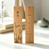 Estilo Familiar Lema Familiar Temático Marcador de Página de Bambu Nan Estilo Chinês Borla de Seda de Gelo Embalagem de Saco de Papel de Couro de Vaca Unidade Escolar Presente Cultural e Criativo