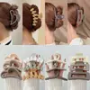 Presilha de Cabelo Elegante e Estilosa de Tubarão Grande na Cor Café para Cabelos Grossos, Adequada para o Dia a Dia, Acessório de Cabelo Simples e Sofisticado para a Parte de Trás da Cabeça