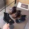 Botas Martin estilosas de outono e inverno para crianças, botas casuais de couro simples para atividades ao ar livre para meninas e meninos, tamanhos médios e grandes, estilo britânico