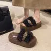 Zapatillas de pelo con suela gruesa y hebilla de cinturón estilo coreano para mujer, adecuadas para usar en exteriores, nuevo modelo otoño e invierno 2026, zapatillas de algodón ligeras y versátiles de una sola tira