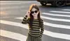 Conjunto de chica coreana: Camiseta base de rayas vintage de manga larga y conjunto casual de otoño de dos piezas con pantalones cargo de pierna ancha para niños mayores