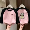 Camiseta de Manga Larga con Bloques de Color y Cuello Redondo para Niños Medianos y Grandes Niñas Elegante Nicho Capa Interior Camiseta Base Estampada Otoño/Invierno 2026 Top