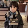 Bufanda para Niños Estilo Coreano Otoño e Invierno Cálida Bufanda Triangular para Bebé para Niños y Niñas Bufanda para el Cuello con Borlas de Color Degradado