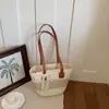 Bolsa de Praia Fashion Estilo Férias Artísticas Ombro Único 2026 Nova Bolsa de Ombro Color Block de Palha Trançada Casual Estilo Balde