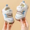Zapatos para Bebé Niña y Niño Pequeño 2026 Primavera/Otoño Nuevo Estilo Suela Suave Zapatos Deportivos Infantiles Superficie de Malla Ultra-ligera Transpirable Zapatos de Skate para Niños