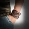Nova pulseira de couro trançada à mão para homens e mulheres, bracelete largo de couro vintage, acessório punk europeu e americano para casais