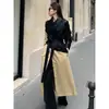 Enviado. Nueva colección de otoño de Dongdaemun, Corea del Sur: diseño único, cuero PU patchwork, bloques de color, gabardina larga