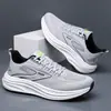 Zapatos de hombre de talla grande transfronterizos 2026 nuevo modelo de verano zapatos de malla tejida fly-knit para hombres, transpirables, ligeros, finos, zapatillas de moda