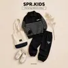Conjunto de outono estilo coreano para meninos: moletom listrado e calça jogger, conjunto de duas peças novo, simples e confortável para crianças pequenas