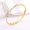 Pulseira de Aço Inoxidável, Luxo Leve Transfronteiriço, Não Desbota, Pulseira de Aço Titânio Cravejada com Diamantes Fixada por Fivela, Pulseira de Alto Padrão Banhada a Ouro para Mulheres e Casais
