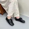 2026 Novo Estilo Sapatos de Couro com Cadarço, Bico Quadrado, Salto Baixo, Planos para Mulheres, Couro Genuíno, Couro Amassado, Sola Macia, Estilo Retrô, Sapatos de Corte Profundo
