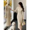 Vestido de Punto con Cuello en V Estilo Coreano Suave para Mujer, Nuevo Estilo Primavera 2026, Ceñido a la Cintura, Abertura, Vestido Suéter Maduro y Elegante