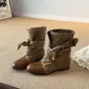 Las nuevas botas de vaquero occidentales para mujer de otoño e invierno de Chuyuji presentan un diseño fresco, elegante, retro y adelgazante