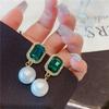 Pendientes de Piedra Esmeralda para Mujer, Pendientes de Perla Estilo Palacio Retro, Pendientes de Lujo Ligero para Celebridades de Internet con un Sentido de Elegancia