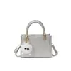 Bolso de mano de mujer moderno y elegante, bolso cruzado, superventas, nuevo estilo, versátil para el verano, textura de alta calidad, nicho, casual, bolso de un solo hombro