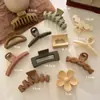 Presilha de Cabelo Elegante e Estilosa de Tubarão Grande na Cor Café para Cabelos Grossos, Adequada para o Dia a Dia, Acessório de Cabelo Simples e Sofisticado para a Parte de Trás da Cabeça