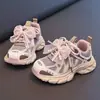 Zapatos de papá transpirables de suela blanda estilo coreano para niños, nuevos zapatos deportivos para niños de primavera y otoño, zapatillas de correr ligeras de moda para niñas