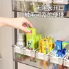 La puerta lateral del refrigerador se puede equipar con una caja colgante pequeña retráctil, una caja de especias compartimentada móvil a presión de ajuste libre y una canasta colgante pequeña para organización