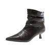Botas Curtas de Salto Alto Bico Fino 2025 Outono Novas Europeias e Americanas Salto Agulha Nude Botas Slim Botas Curtas Retrô Marrom