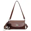 Outono de 2026 Nova Moda Feminina Bolsa Transversal Casual com Fivela de Corrente Bolsa de Ombro Único de Alto Padrão para o Trabalho Bolsa de Axila Feminina