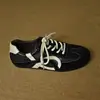 Zapatos de entrenamiento alemanes negros de punta redonda, suela plana, con cordones, para mujer, nuevo modelo 2026, zapatos deportivos casuales para exteriores de suela blanda
