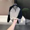 Nova moda masculina de outono, moletom versátil com blocos de cor, zíper parcial e gola alta, com toque de alta qualidade, camiseta básica confortável de manga raglan