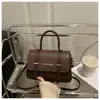 2025 Bolso de Hombro Cruzado Elegante y de Moda, Gran Capacidad, para Otoño e Invierno, con Decoración de Correa Simple, Bolso Cuadrado Pequeño para Mujer