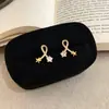 Pendientes de Cruz con Microincrustaciones de Circonita, Lujo Ligero, Sencillos, Exquisitos y de Alta Gama, Diseño Único y Elegante, Pendientes para el Día a Día para Mujer
