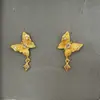 Tienda de Oro Mismo Estilo Color Oro Imitación Diseño Mariposa Tachonada con Diamantes Aretes de Botón Joyería de Diseño de Nicho
