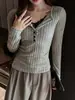 Elegante Camisa Base Tricotada com Renda Falsa de Duas Peças com Decote V para Mulheres, Novo Top Coreano Slim Fit de Manga Longa para Outono/Inverno, Desejo Puro