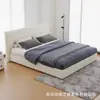 Cama italiana minimalista de tela blanca, cama espaciosa de piso con cabecera recta y almacenamiento, cama doble simple para dormitorio principal de 1.8 m