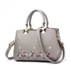 Bolso Nuevo para Mujer 2023 Moda Europea y Americana Bolso de Hombro Bordado Bolso de Mano para Mujer PU Bolso Grande de Exportación Bolso para Mamá Dropshipping