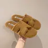 Chinelos fofos femininos 2026 outono e inverno novo estilo, para usar ao ar livre, sola plana, pelúcia estilo preguiçoso, chinelos de algodão slip-on de lã de cordeiro de alta qualidade