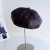 Estilo Old Money Sombrero Mate Texturizado Estilo Pareja Unisex Sombrero de Cuero PU Otoño/Invierno Sombrero de Montar Boina Sombrero Hipster Adelante