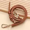 Venta al por mayor de fábrica Correa de hombro ajustable de cuero PU Correa de bolso Accesorios de cuero Correa de mochila larga de un solo hombro cruzado