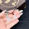 Colgante de calcedonia de hielo de alta calidad, patrón de nube de gelatina de lichi, candado auspicioso que cumple deseos, ágata de hielo de luz de luna blanca, amuleto ahuecado "Sin Preocupaciones", colgante de paz