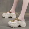 Mules cerrados de estilo vintage europeo para mujer, nuevo estilo verano 2026, sandalias perezosas sin cordones de suela gruesa para aumentar la altura