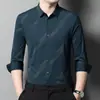 Camisa de rayas diagonales de manga larga nueva para primavera y otoño 2024 para hombre de mediana edad, ropa de papá, camisa interior transpirable de negocios para hombre