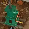 Actuador de giro lateral manual y eléctrico de doble uso tipo tornillo máquina integrada de compuerta para canal de depósito agrícola