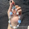 Corrente de celular de gato de desenho animado, cordão de celular com contas de roda coloridas, pulseira de pulso com corrente pendurada de etiqueta de metal com letra em inglês