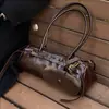 Bolsa de couro encerado de nicho coreana para mulheres, novo modelo 2026, toque de alta qualidade, bolsa baguette de ombro estilosa e moderna estilo biker
