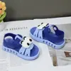 Sandálias Infantis de Verão com Desenho Animado e Tiras nos Dedos para Meninos e Meninas, Antiderrapantes de Plástico com Solado Macio, Sapatos Confortáveis para Bebês e Crianças Pequenas