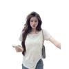 Playera Asimétrica con Abertura para Chica Americana Sexy para Mujer Verano 2025 Nueva Nicho Versátil Deshilachada Look Adelgazante Top de Manga Corta
