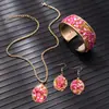 Conjunto de pulsera, collar y pendientes de estilo europeo y americano transfronterizo con grava de colores y apertura lateral ancha, accesorios de pulsera de diamantes, joyería para orejas